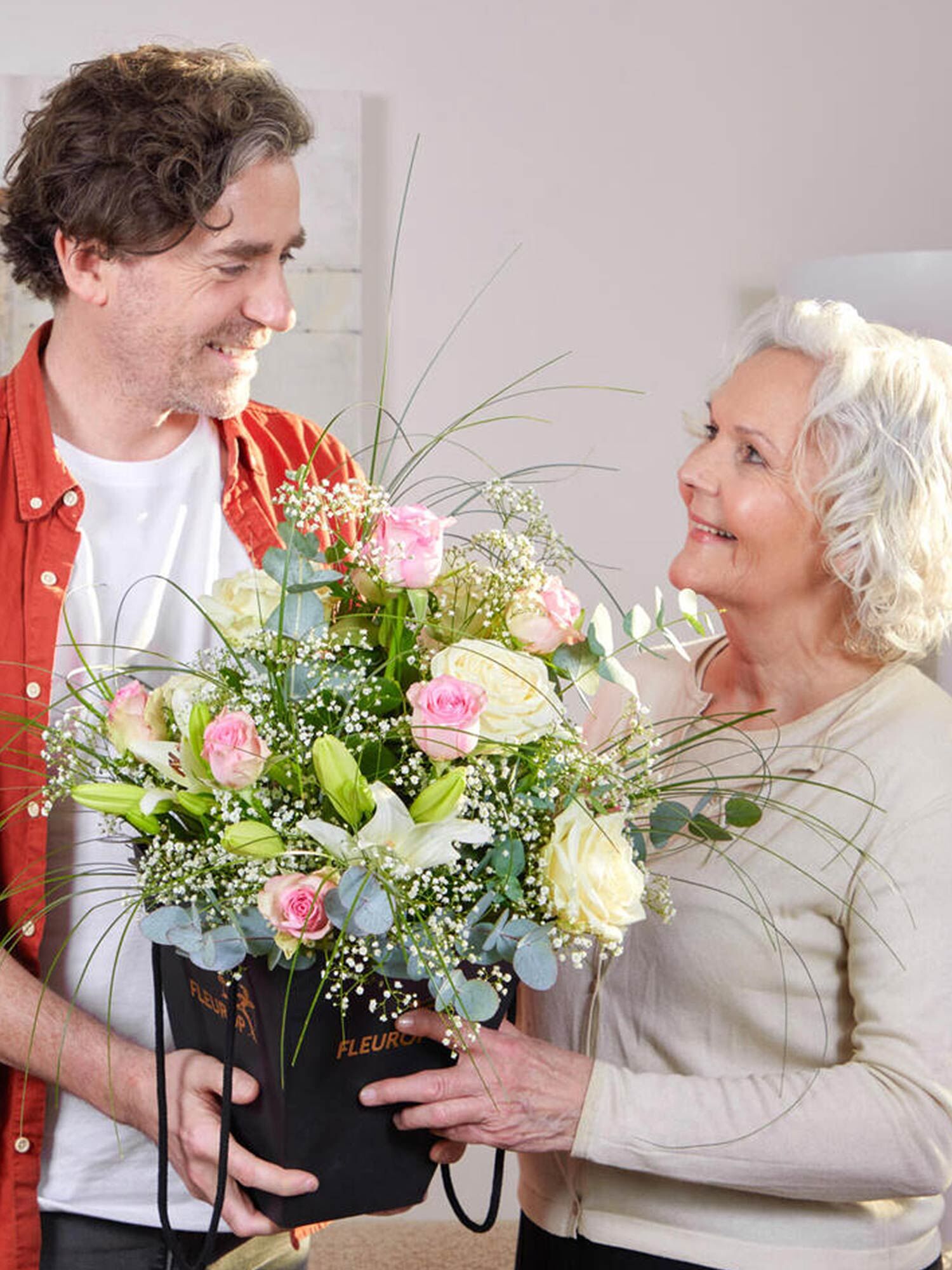 Zarte Blütenträumerei - Hauptblüte: Lilien, Rosen - Hauptfarbe: Rosa, Weiß