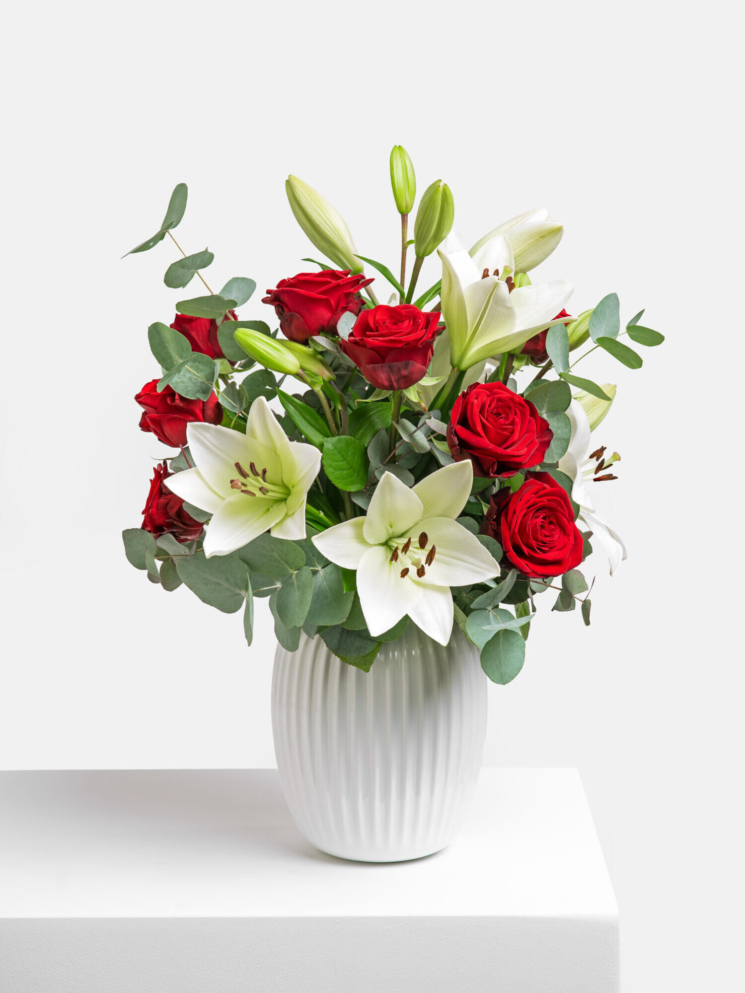 Ti Amo - Hauptblüte: Lilien, Rosen - Hauptfarbe: Rot, Weiß