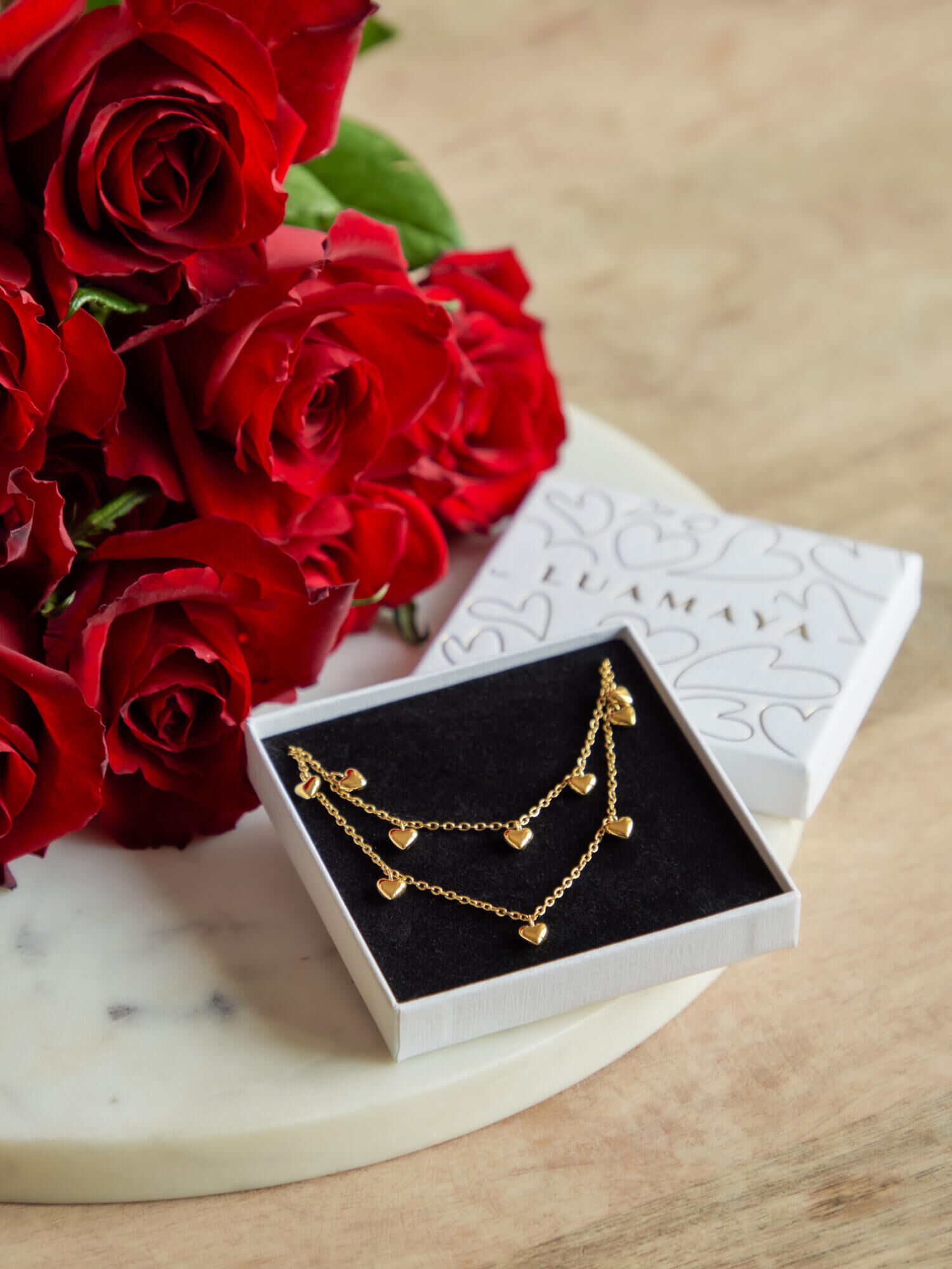 Valentine's Luxury - Hauptblüte: Rosen - Hauptfarbe: Rot