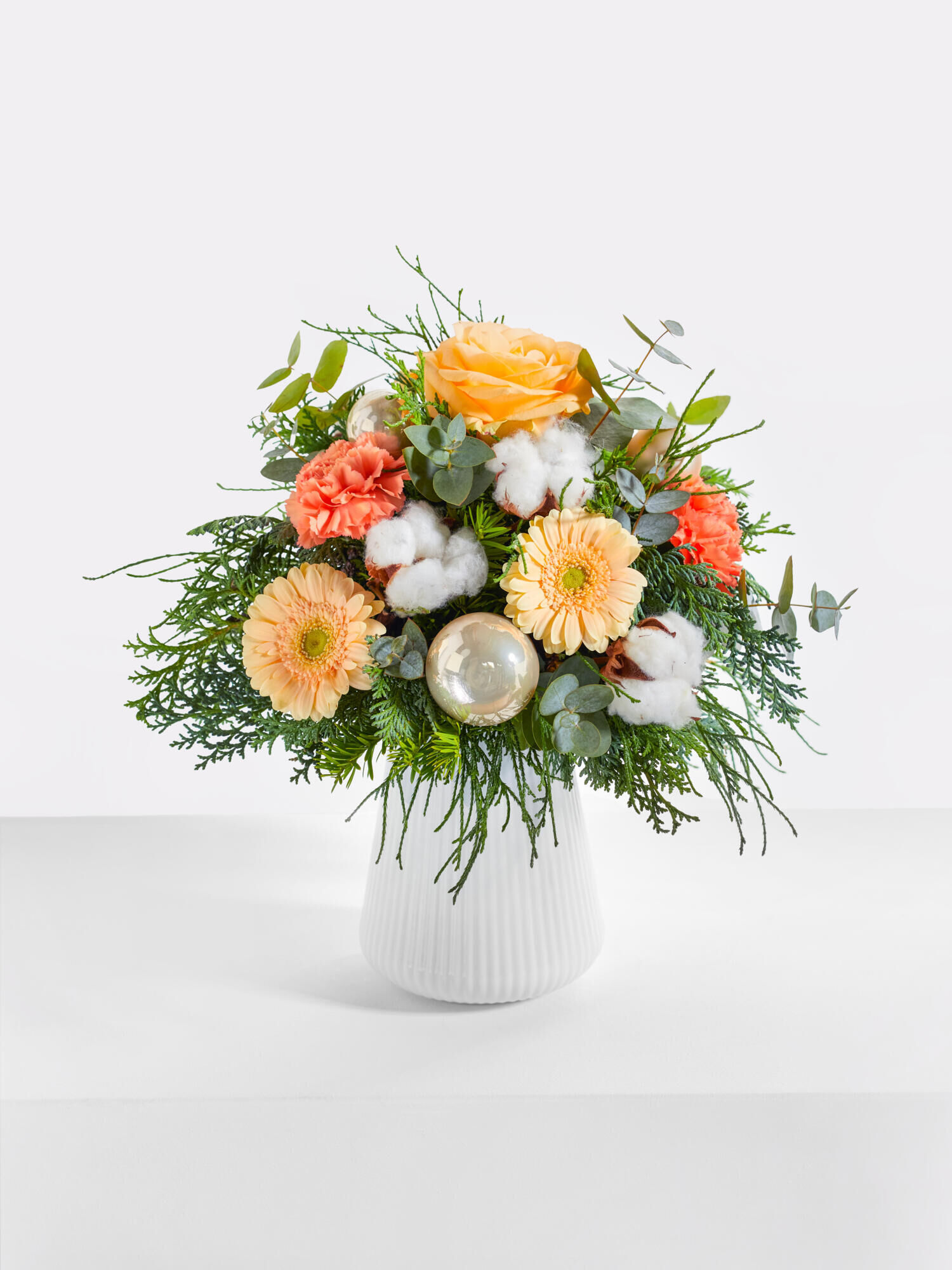 Leuchtfeuer - Hauptblüte: Germini, Nelken, Rosen - Hauptfarbe: Apricot, Orange, Weiß