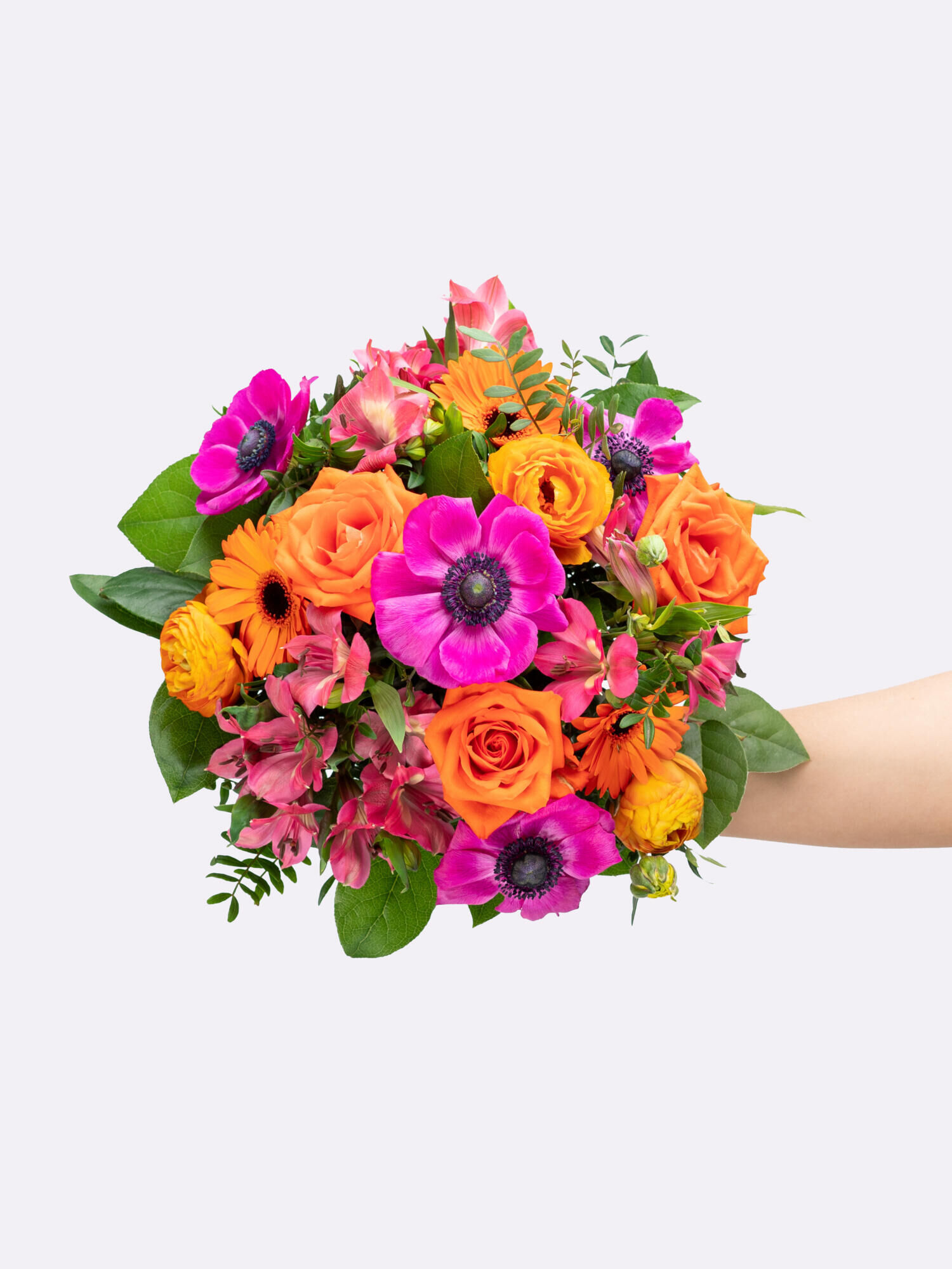 Erste Sonnenstrahlen - Hauptblüte: Alstromerien, Germini, Ranunkeln, Rosen - Hauptfarbe: Orange, Pink