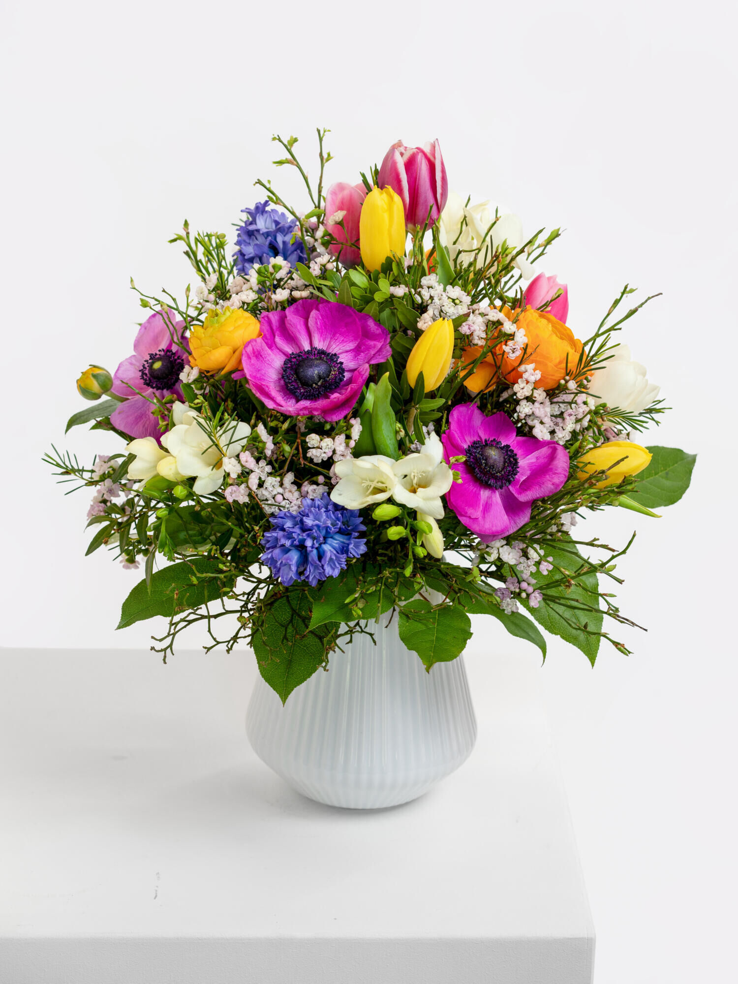 Bunte Freude - Hauptblüte: Freesien, Hyazinthen, Ranunkeln, Tulpen - Hauptfarbe: Bunt