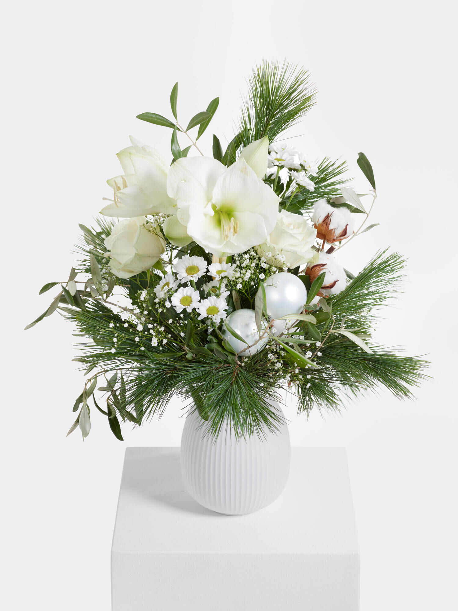 Winterliebe - Hauptblüte: Amaryllis, Rosen - Hauptfarbe: Weiß