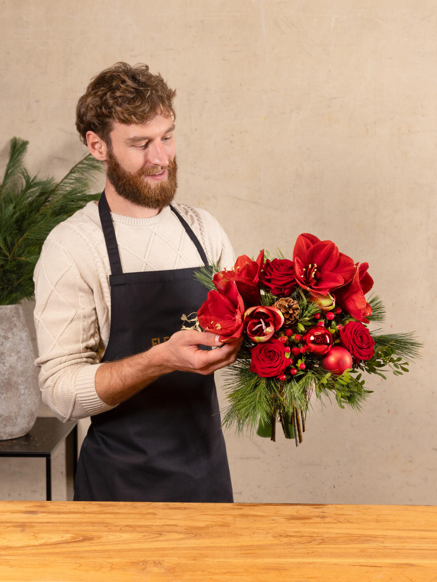 Kaminfeuer - Hauptblüte: Amaryllis, Rosen - Hauptfarbe: Rot