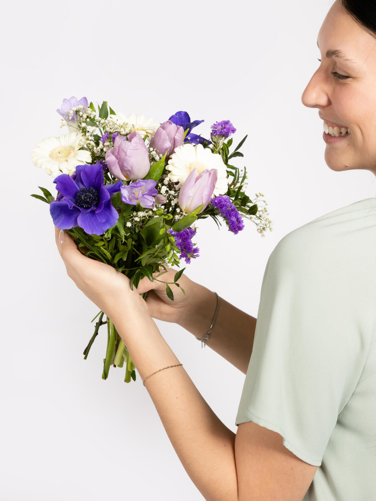 Blue Ocean - Hauptblüte: Freesien, Germini, Tulpen - Hauptfarbe: Blau, Violett