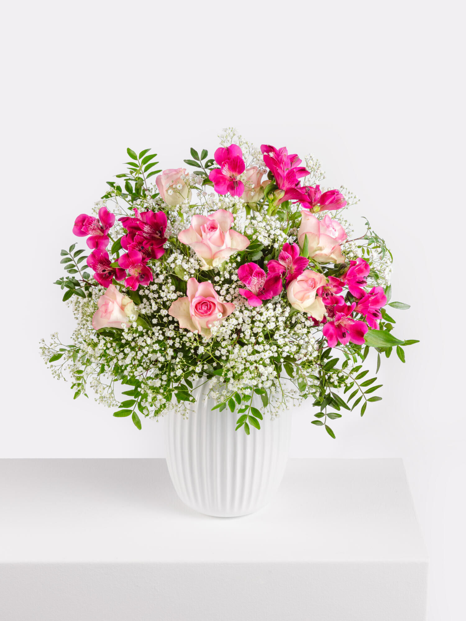 Strauß der Woche - Hauptblüte: Alstromerien, Rosen - Hauptfarbe: Pink, Rosa