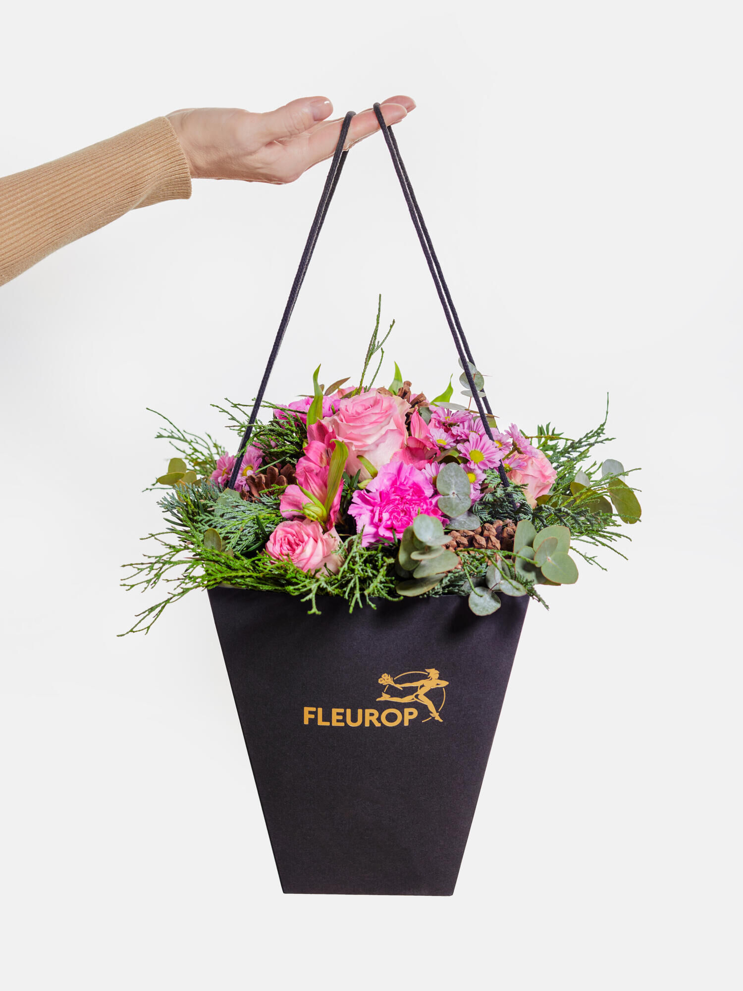 Winter Scent - Main Colors: PINK, ROSE - Main Flowers: ALSTROEMERIA, CARNATIONS, ROSES