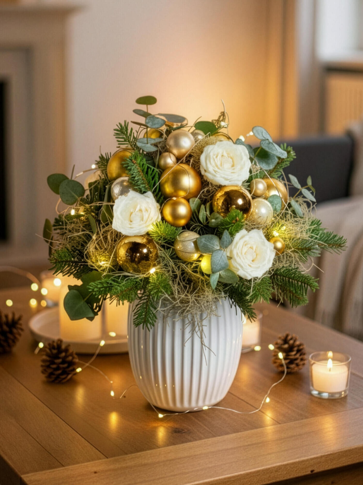 Goldene Weihnachtsträume Goldene Weihnachtsträume - Hauptblüte: Rosen - Hauptfarbe: Gold, Weiß