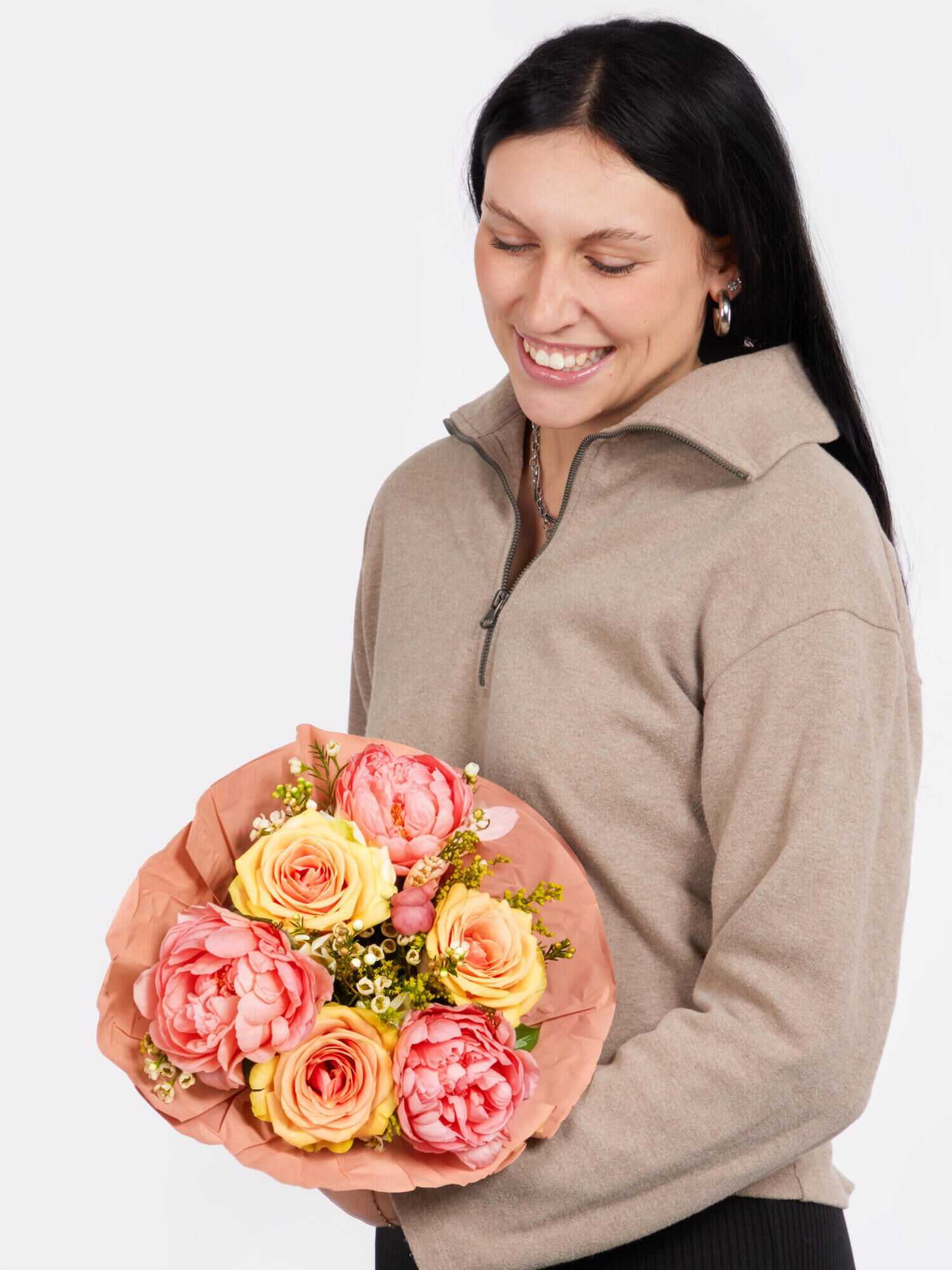 Peonie Poerty - Main Colors: APRICOT - Main Flowers: PEONIES, ROSES