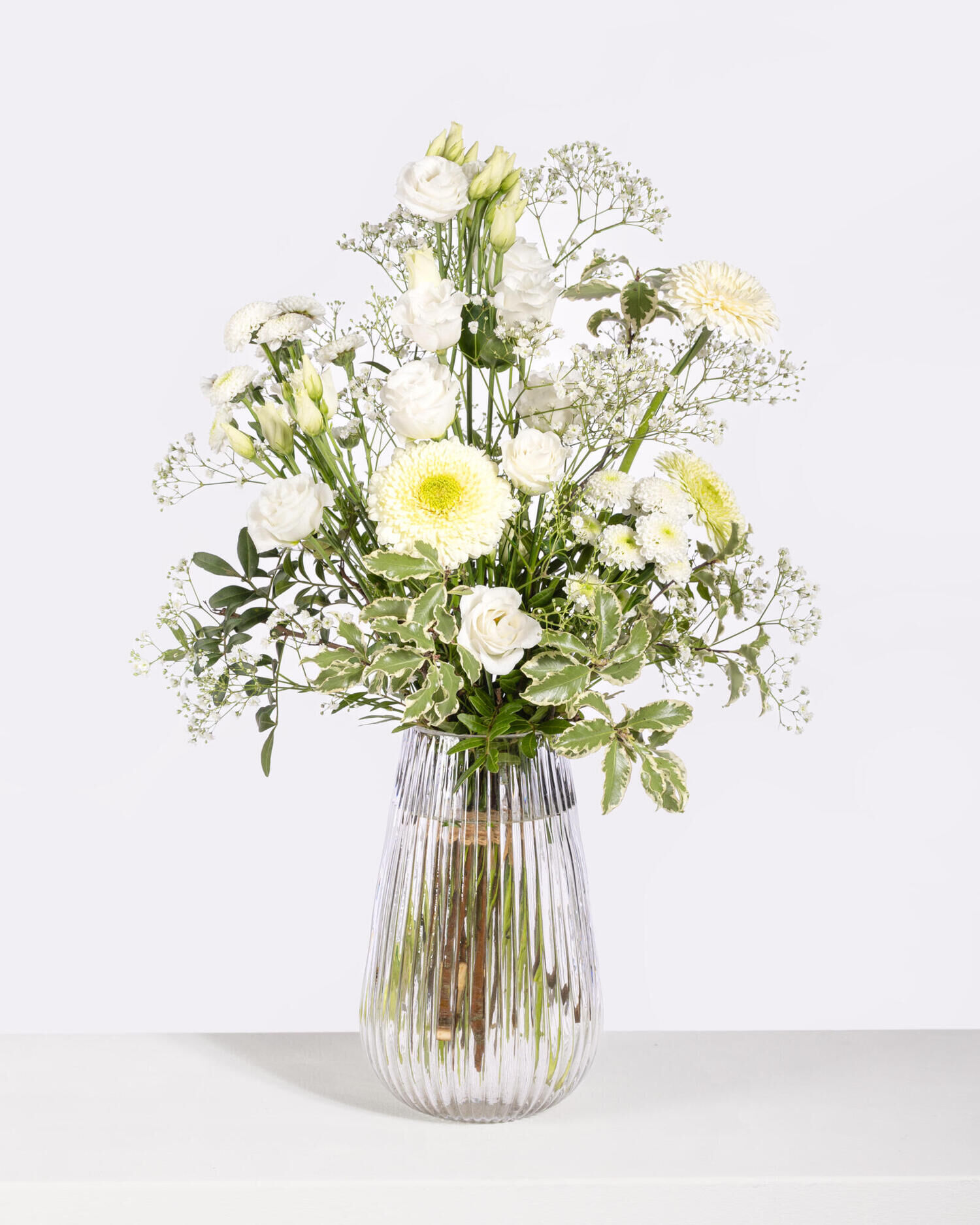 Strauß der Woche - Hauptblüte: Chrysanthemen, Eustoma, Germini - Hauptfarbe: Weiß