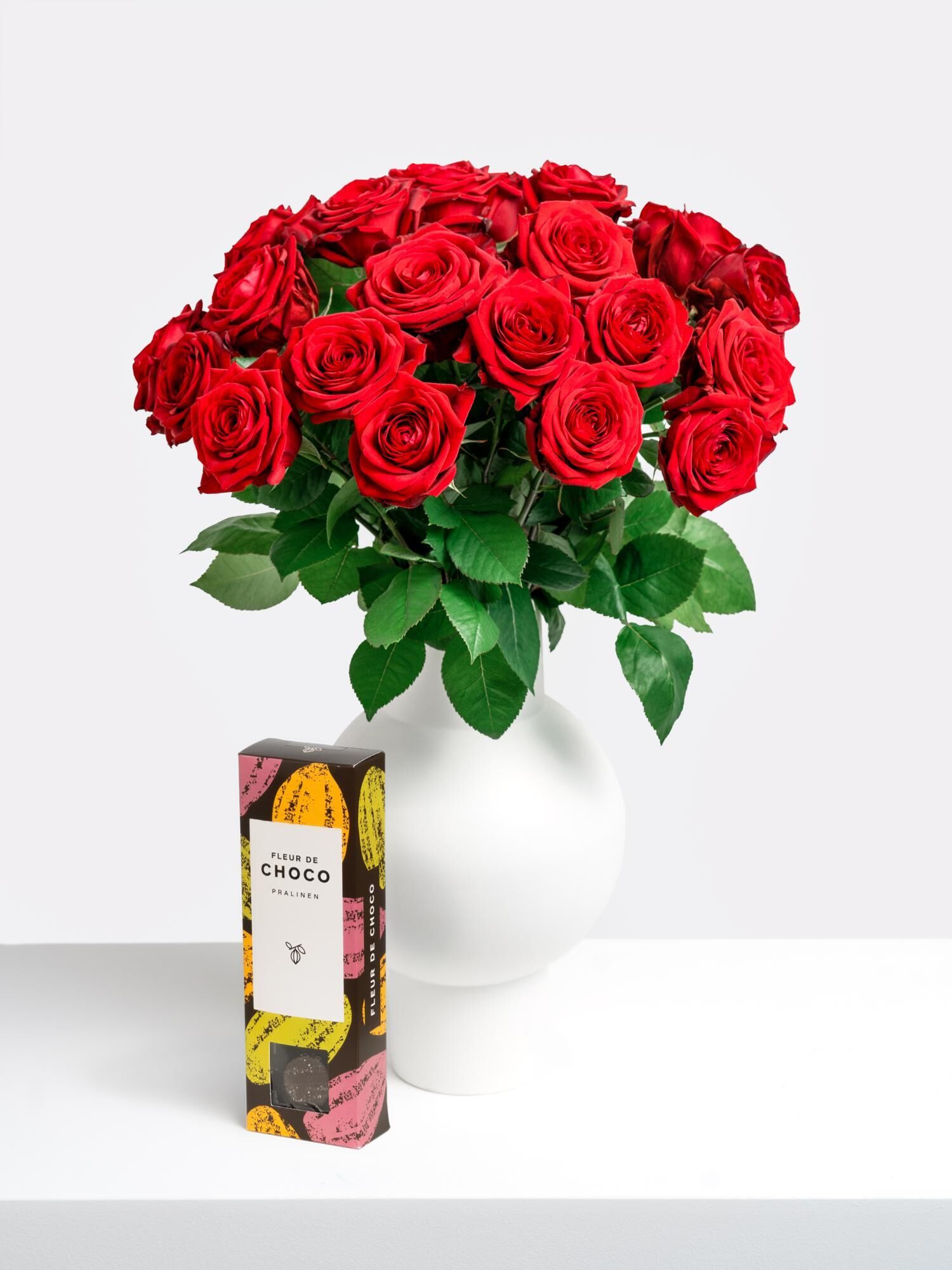 Rosenkavalier  mit Fleur de Choco - Hauptblüte: Rosen - Hauptfarbe: Rot