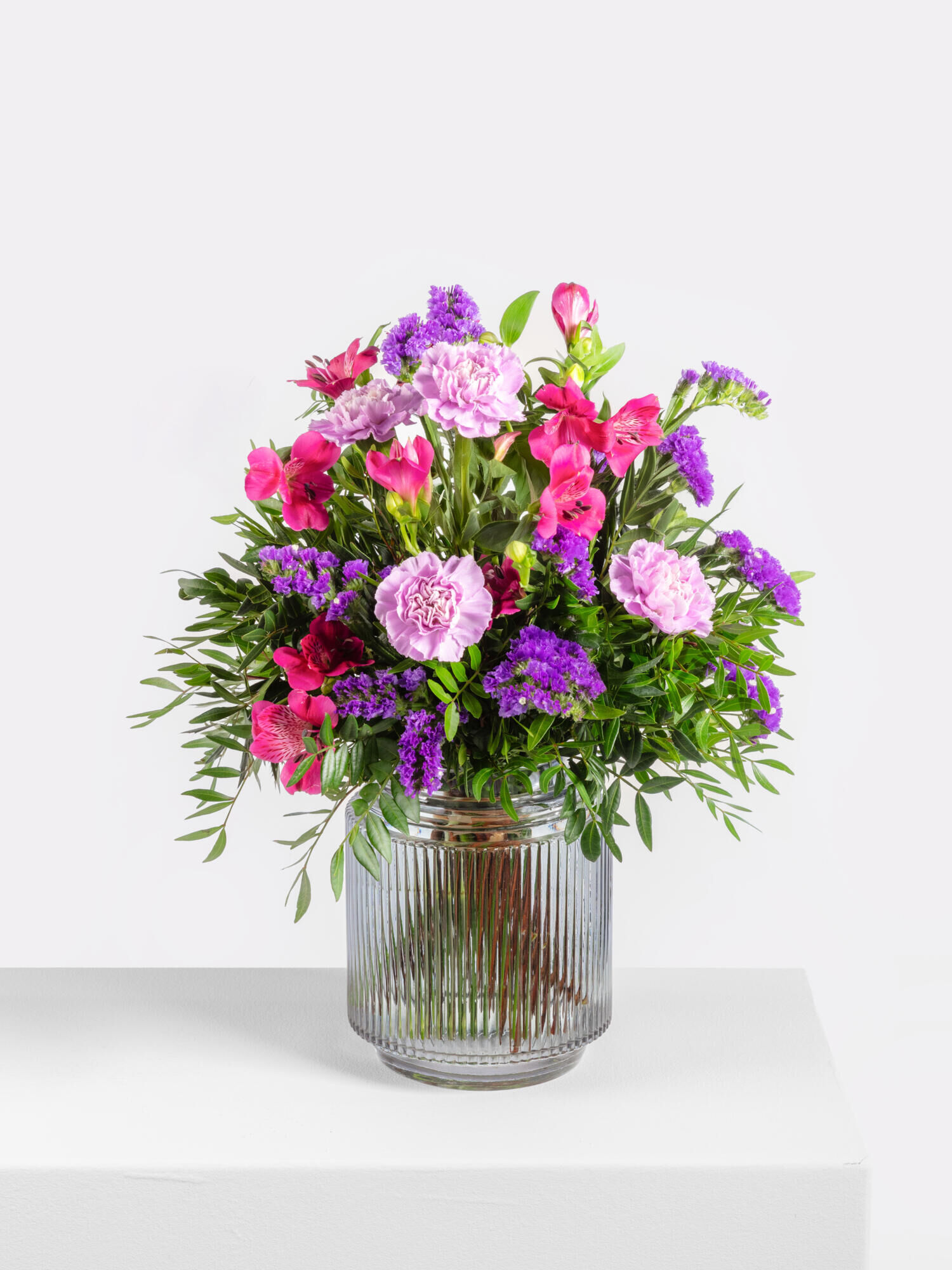 Strauß der Woche - Hauptblüte: Alstromerien, Nelken - Hauptfarbe: Pink, Violett