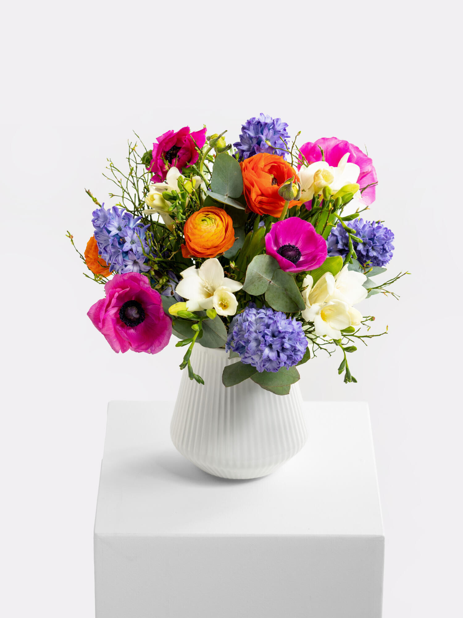 Spring Awakening - Main Colors: VARICOLORED - Main Flowers: FREESIA, HYACINTHS, RANUNCULI