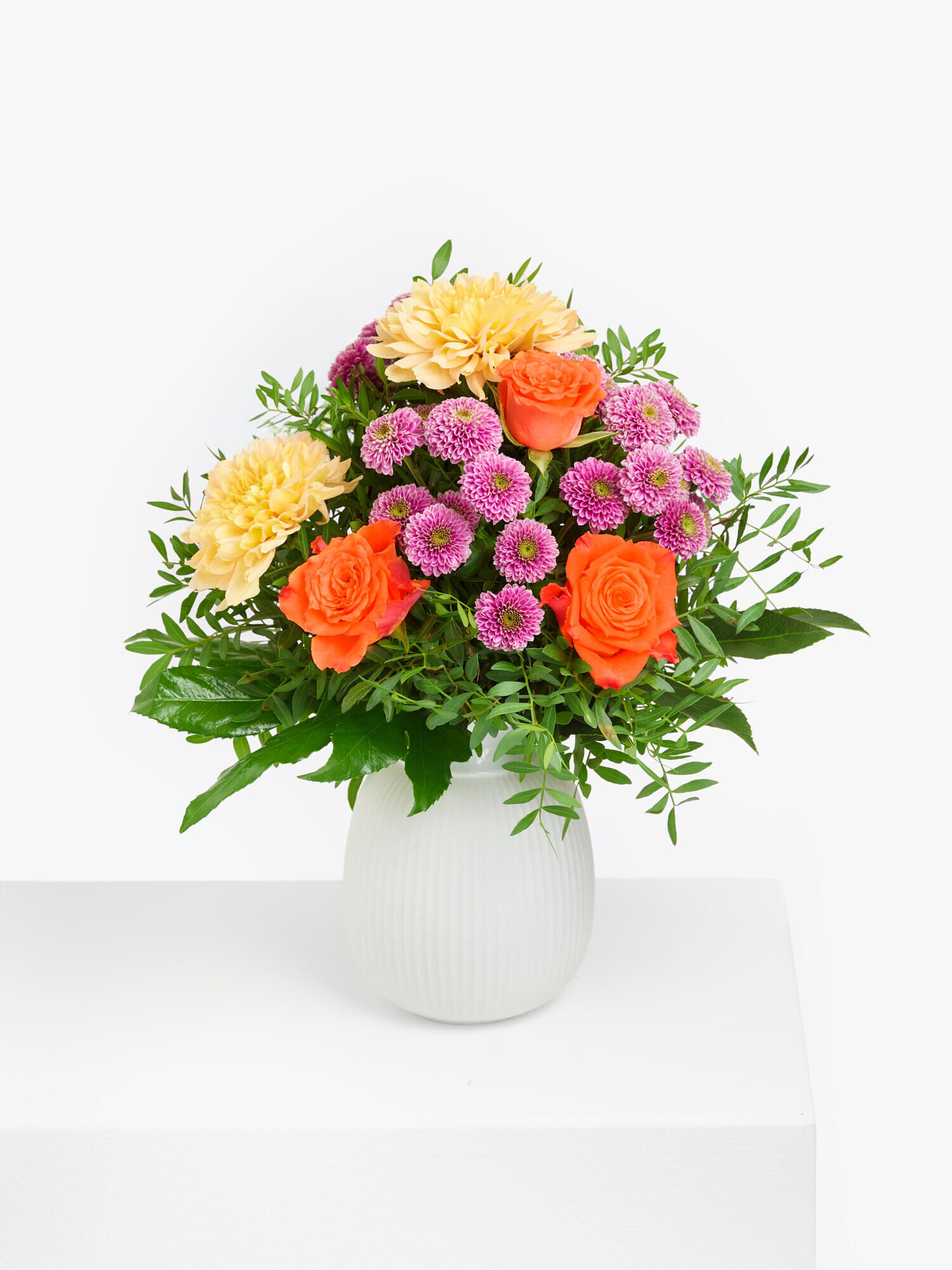 Strauß der Woche - Hauptblüte: Chrysanthemen, Rosen - Hauptfarbe: Orange