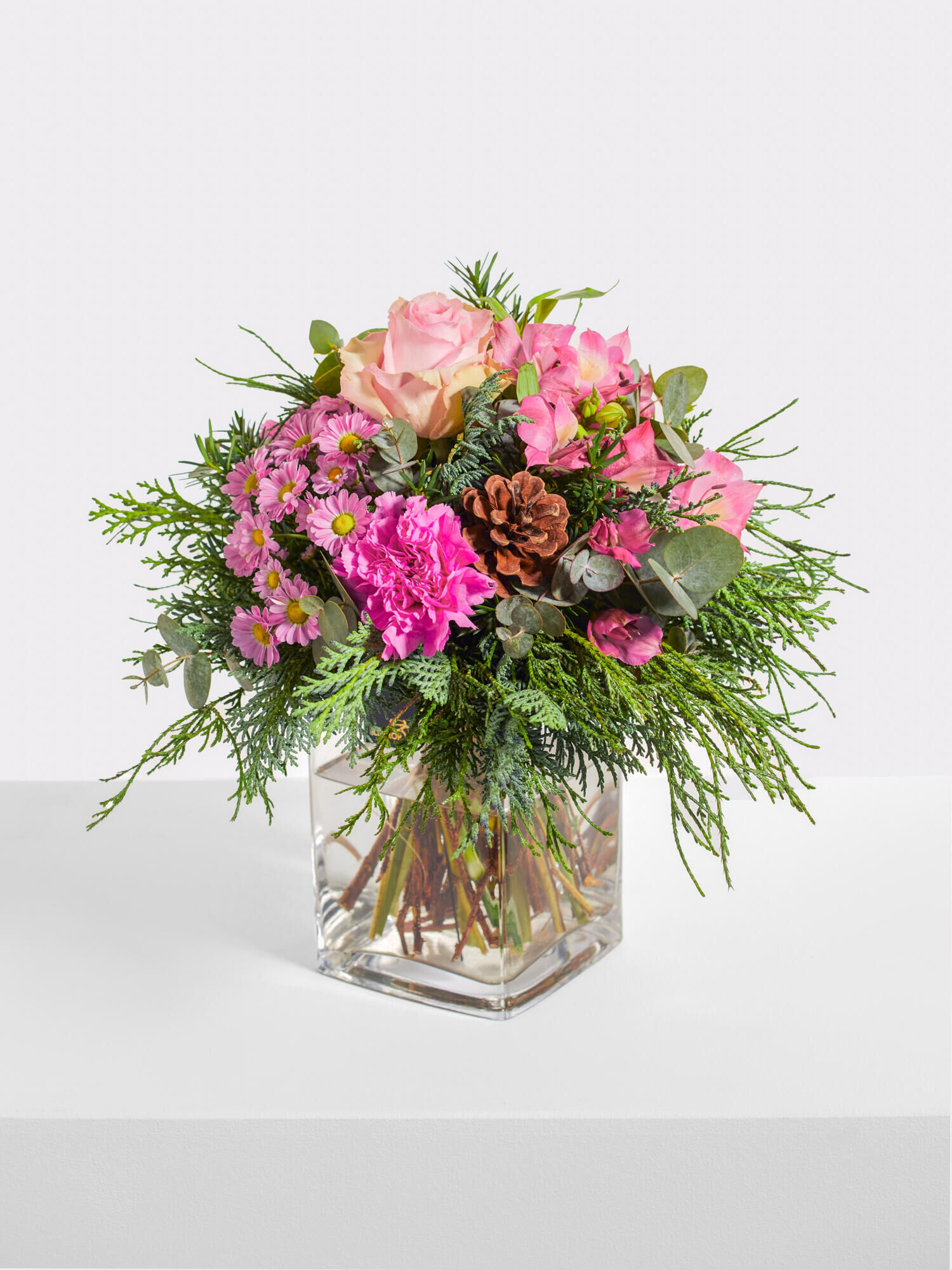 Winter Scent - Main Colors: PINK, ROSE - Main Flowers: ALSTROEMERIA, CARNATIONS, ROSES