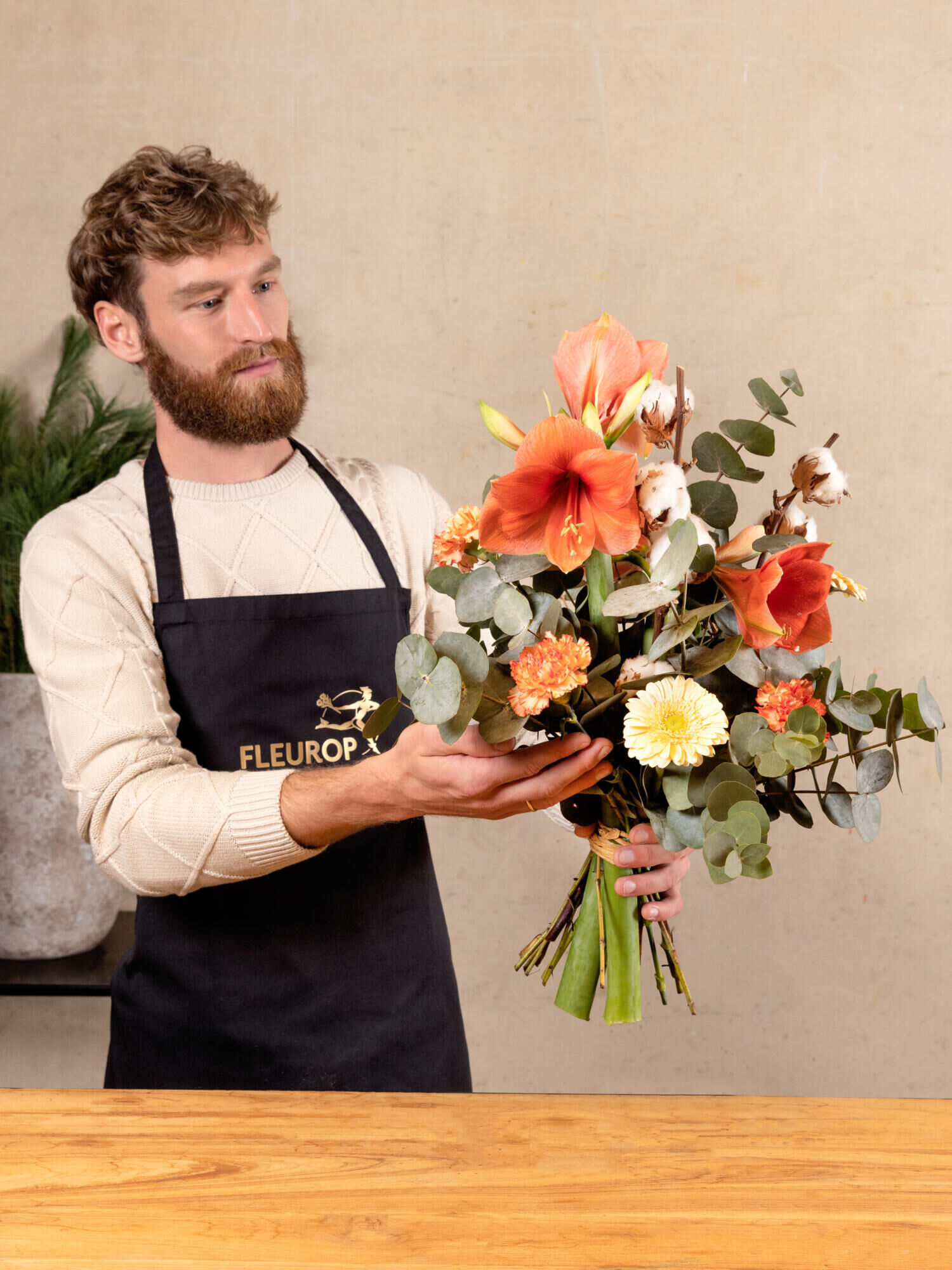 Zimt und Zauber - Hauptblüte: Amaryllis, Germini, Nelken - Hauptfarbe: Apricot