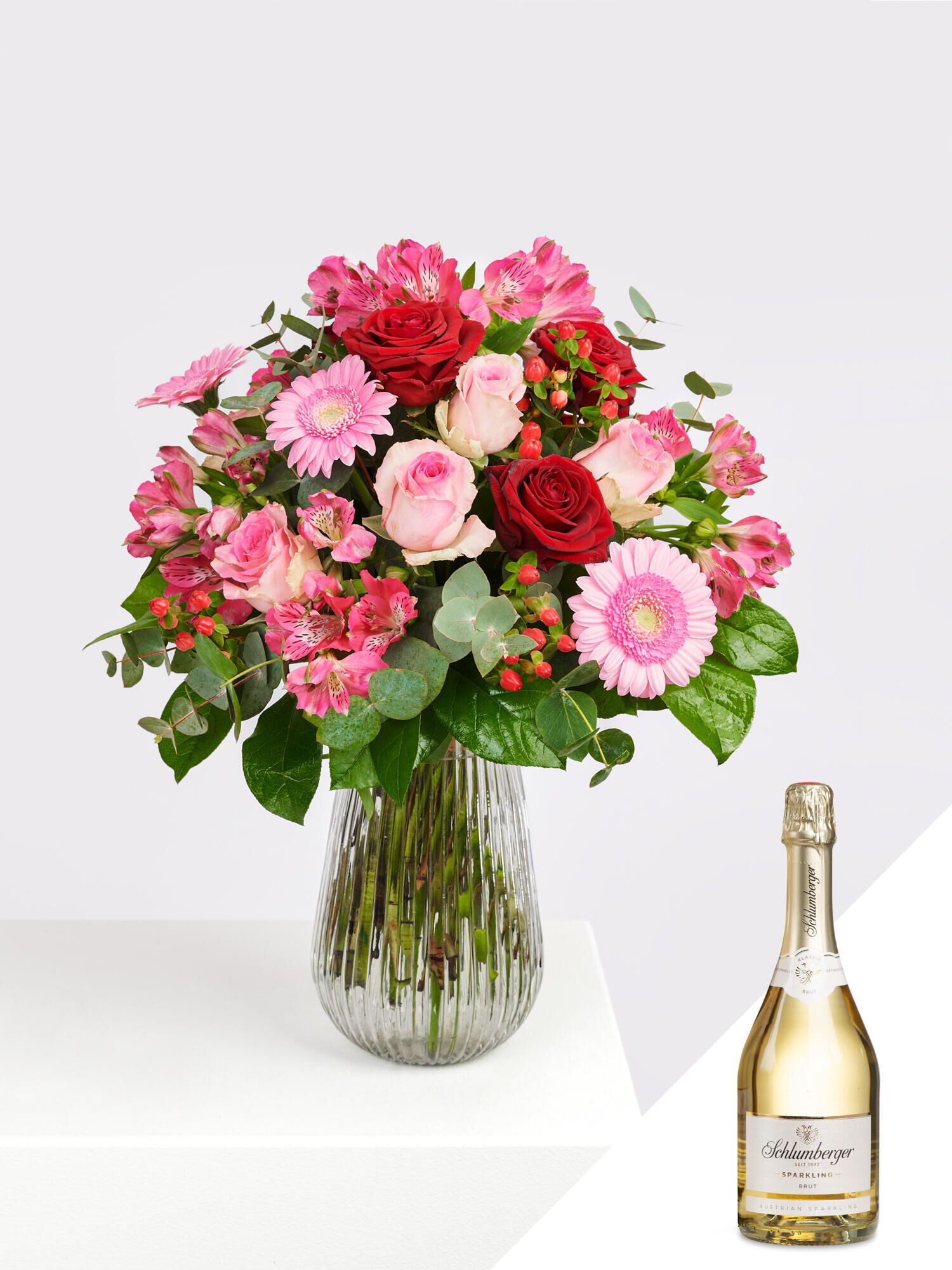 Herzliches Kompliment mit Schlumberger Sekt - Hauptblüte: Alstromerien, Germini, Rosen - Hauptfarbe: Pink, Rosa