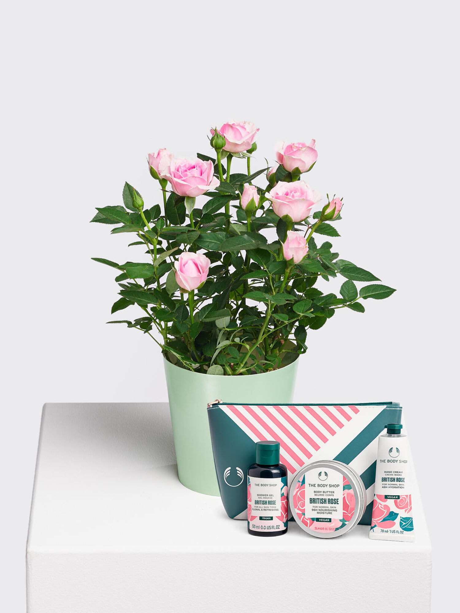 Pot Rose 'Beauty' mit Body Shop Set - Hauptblüte: Rosen - Hauptfarbe: Rosa