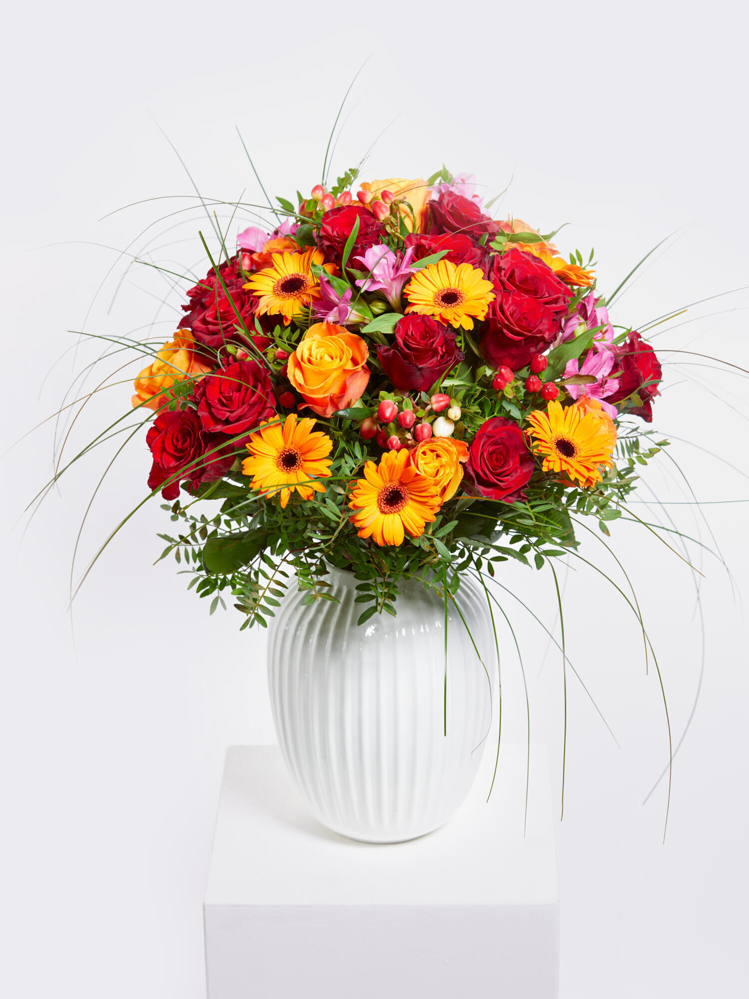 Glowing Fireworks - Main Colors: ORANGE, PINK, VARICOLORED - Main Flowers: ALSTROEMERIA, GERBERA, ROSES